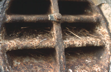 L�ftungsgitter am Eingang