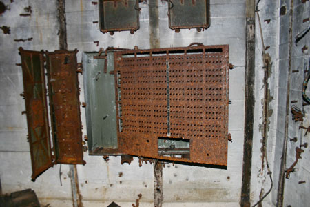 Schalttafel im R 609 des Festungskommandanten von Alderney