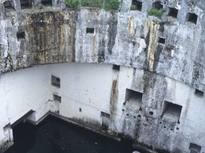 S 561 f�r 38cm Gesch�tz, Blick in den Gesch�tzaufnahmeschacht