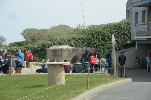 Keiner der Touristen interessiert sich f�r den Ringstand im W 61H