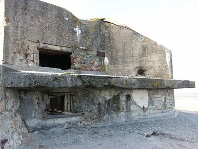 R 667 im W 12 mit Untergescho� und Nahkampfscharte