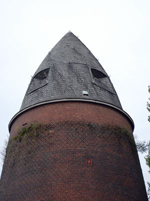 Luftschutzturm der Bauart Winkel im K�lner Norden