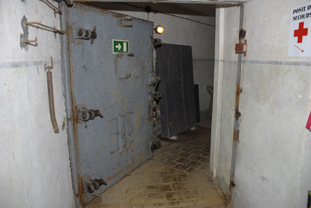 Eingangspanzertür im Block EH